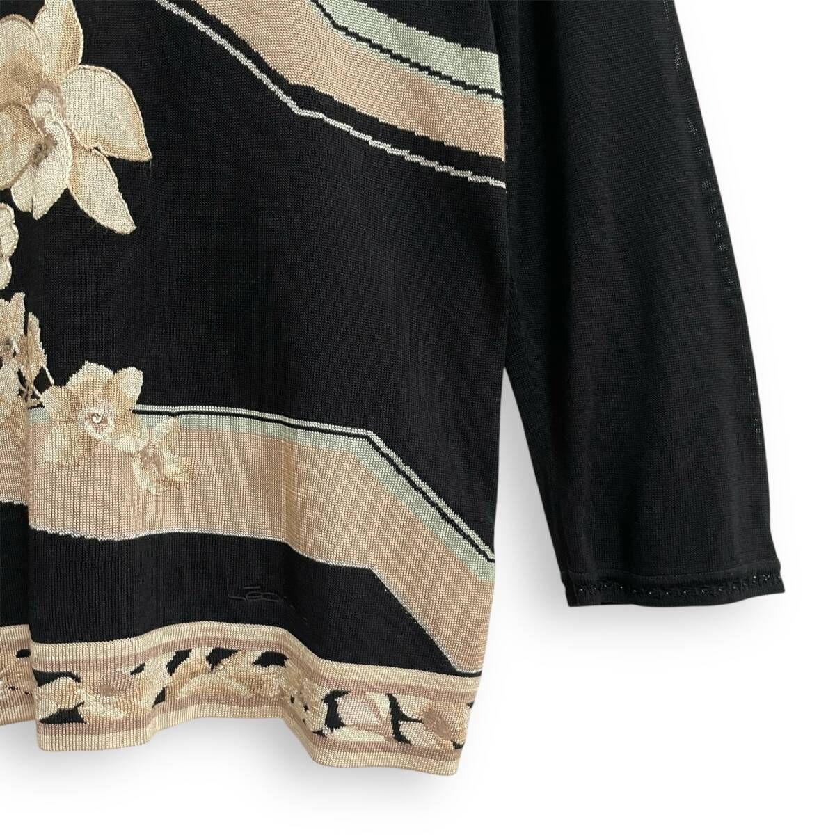 [美品] レオナール　ニット　花柄　ラインストーン　シルク混　ビーズ　トリム　L LEONARD レオナール ニット トップス 花柄トリム ラインストーン