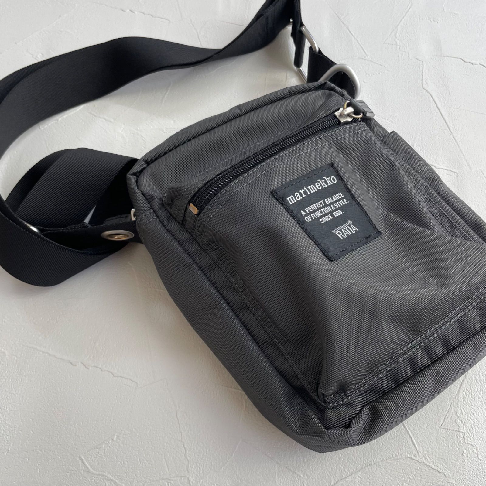 marimekko Ristomatti Ratia ショルダー バッグ marimekko（マリメッコ）ショルダーバッグ グレー｜Ristomatti Ratia