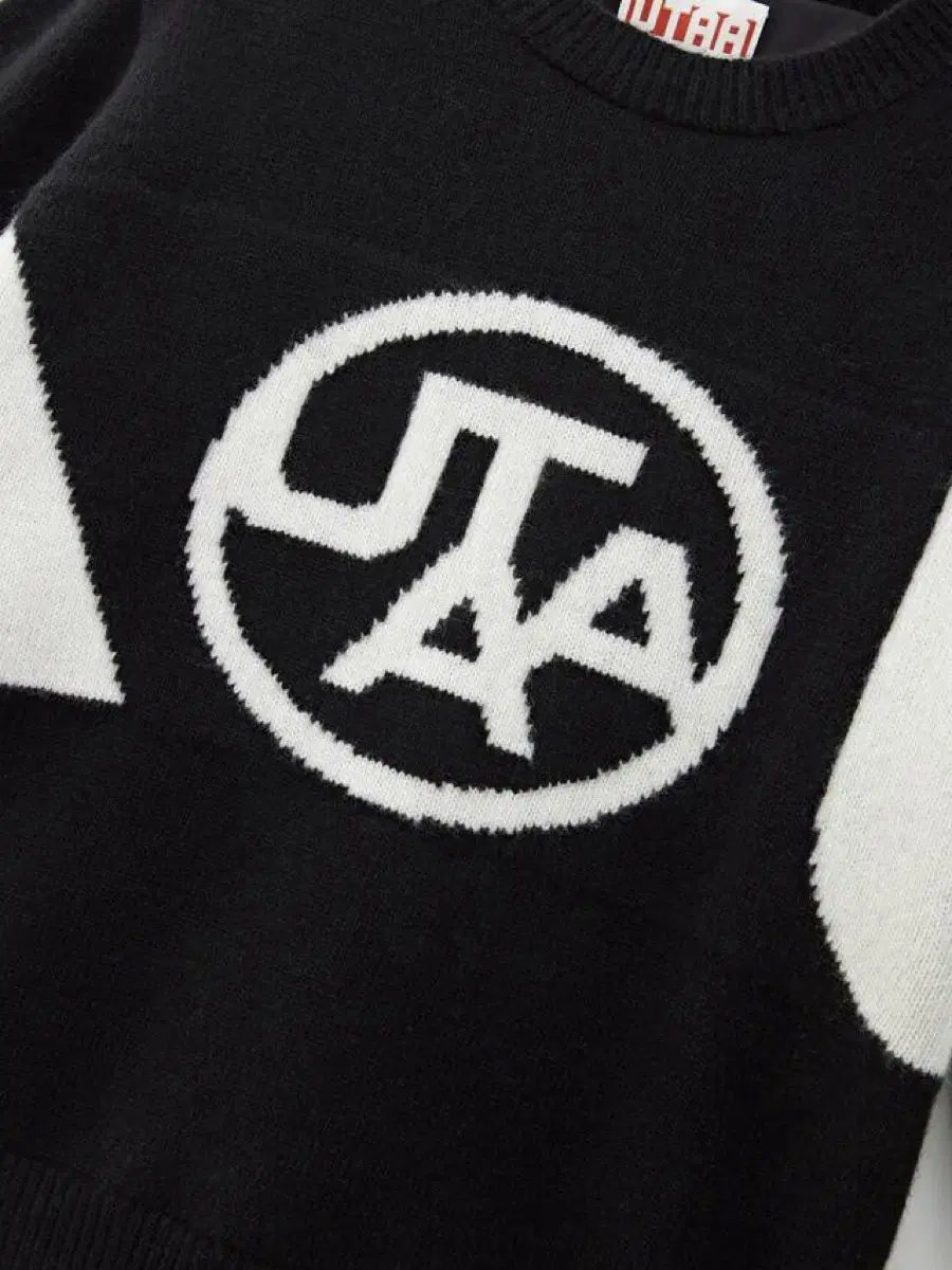 韓国国内すぐ配送)UTAA ブラック AOU ロゴ 防風ニット セーター ストア