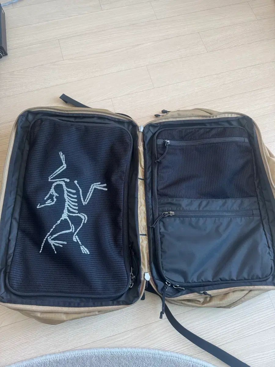 アークテリクス イオン ギア オーガナイザー Canvas / NA arcteryx イオン ギア オーガナイザー アークテリクスか、40L容量の