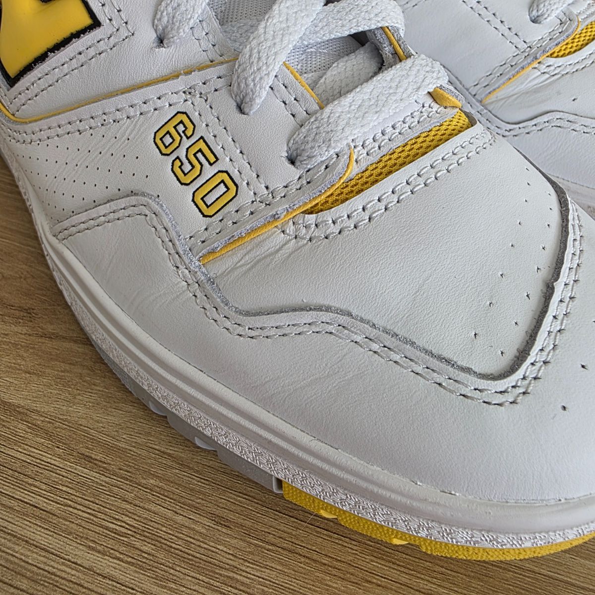 NEW BALANCE ニューバランス 650R White/Yellow バスケットボール 