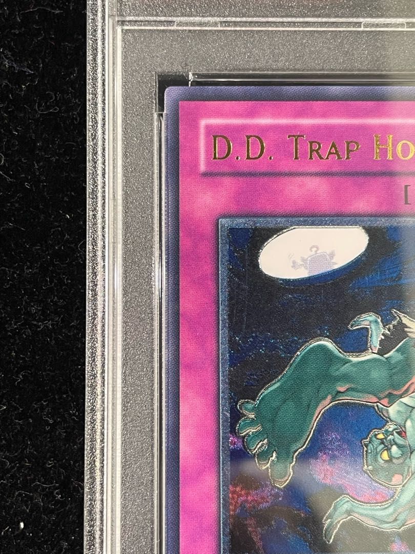 遊戯王　異次元の落とし穴 レリーフ　旧アジア版　PSA9 CRV-AE057 PSA9】異次元の落とし穴 レリーフ 旧アジア版 アルティメットレア CRV