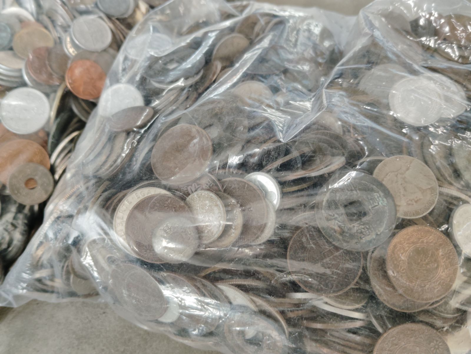 2キロ】 古銭 日本古銭多め 日本雑銭 アルミ・銅貨 貨幣まとめ売り 雑