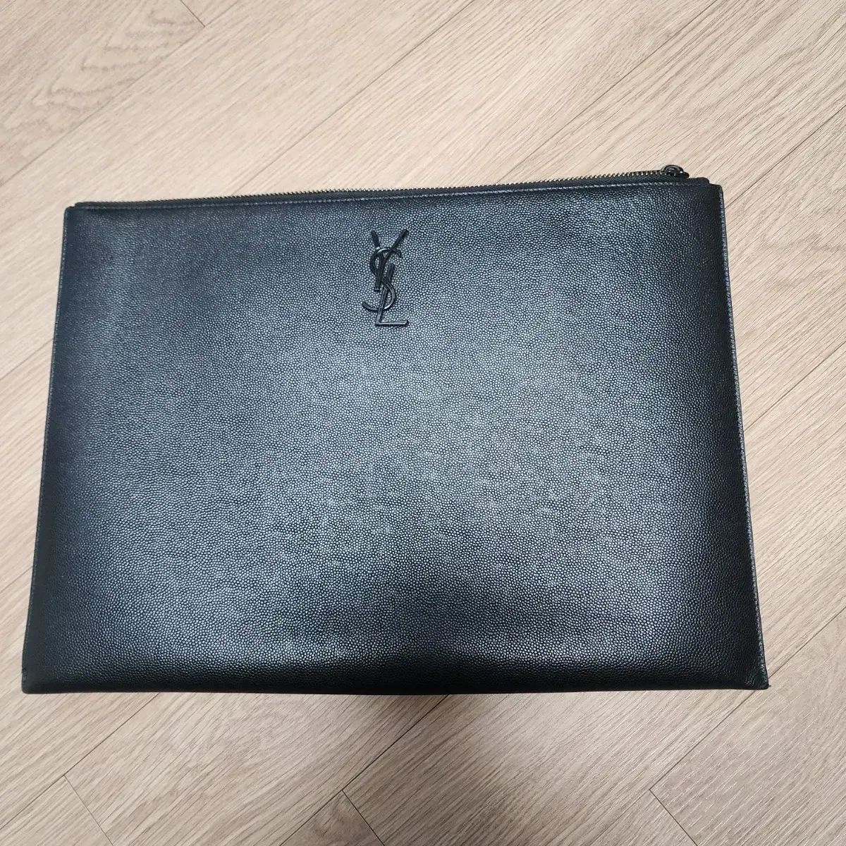 クラッチバッグ Yves Saint Laurent サンローラン イヴ YSL型押し 