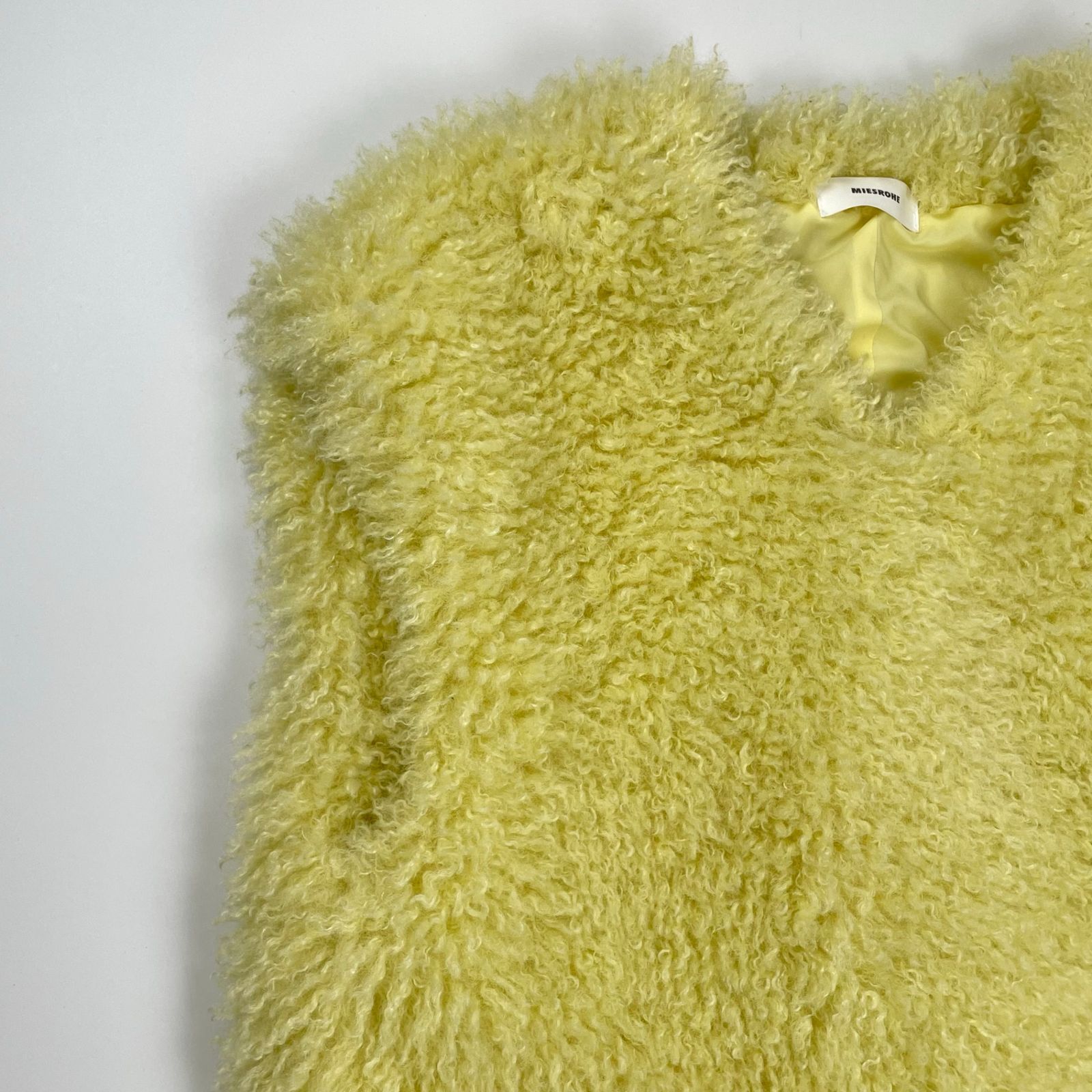 MIESROHE ミースロエ / シャギーベスト イエロー 参考定価：18,000+tax