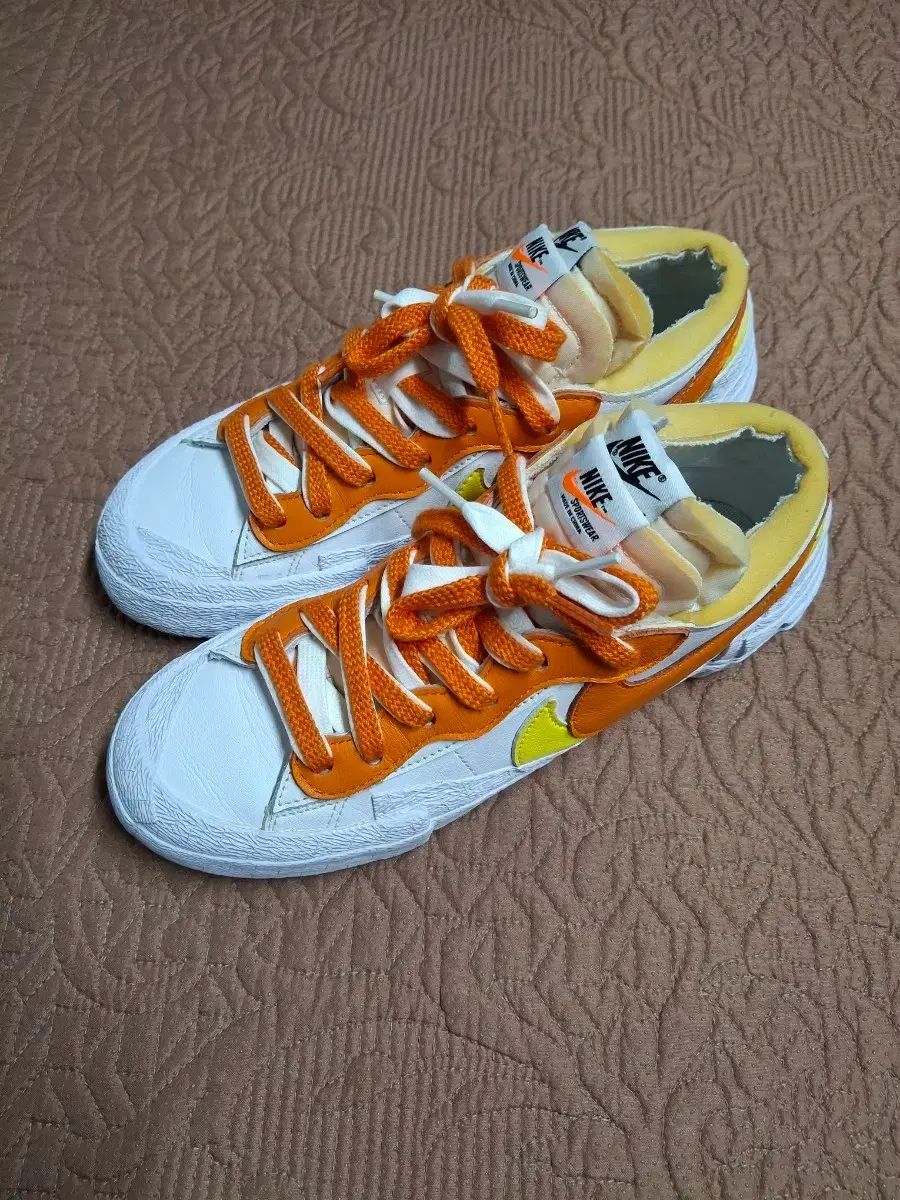 購入様決定致しました。 240 NIKE SACAI ロー スニーカー 1132 【公式通販】