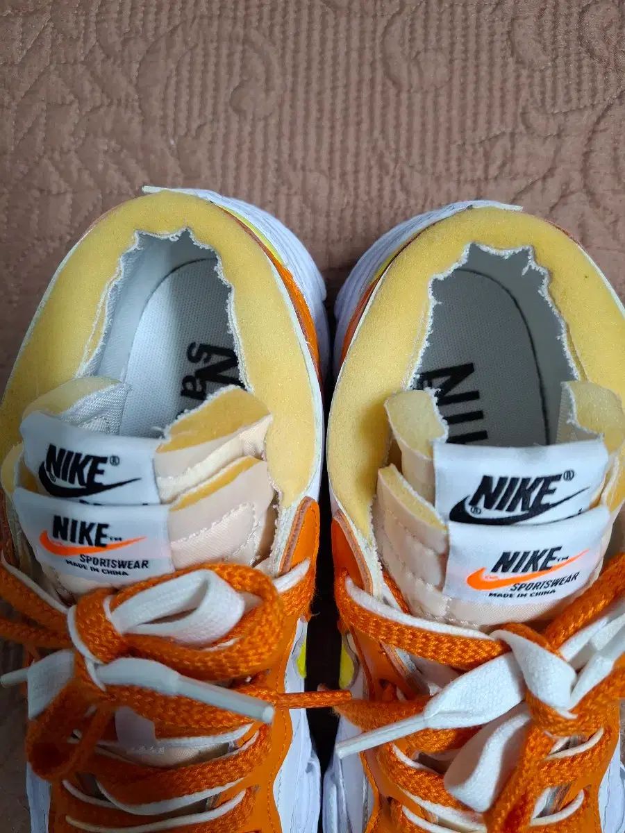240 NIKE SACAI ロー スニーカー 1132 【公式通販】