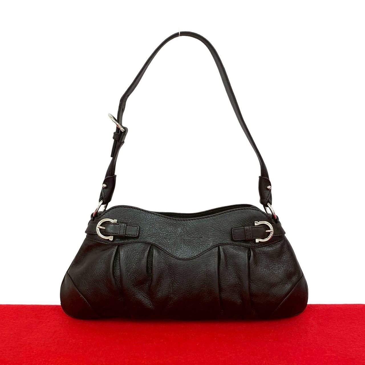 極 美品 Salvatore Ferragamo サルヴァトーレフェラガモ ガンチーニ 