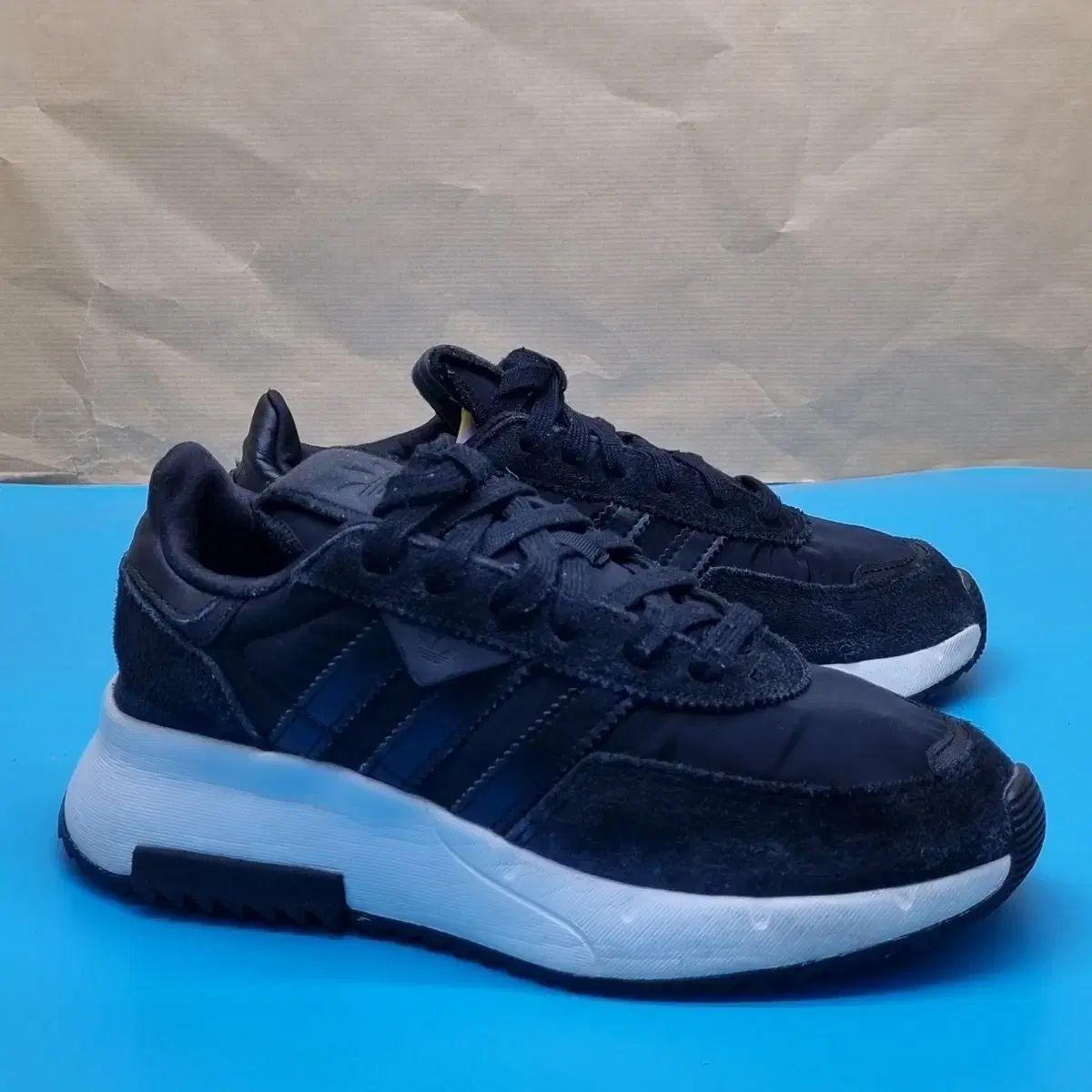 アディダス レトロピー F2 レディーススニーカー 24センチ