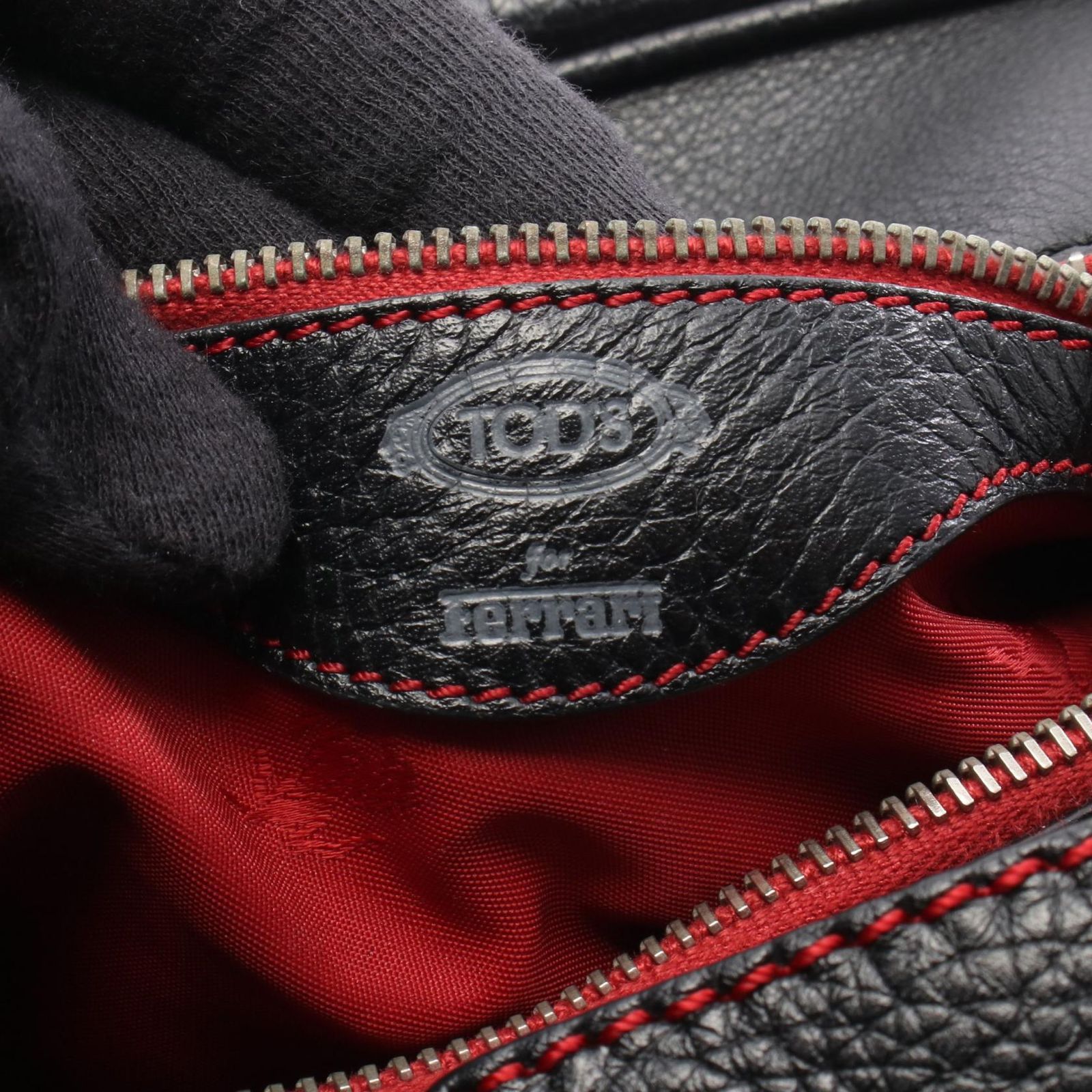 トッズ TOD'S ショルダーバッグ TOD'S × Ferrari ブラック レザー