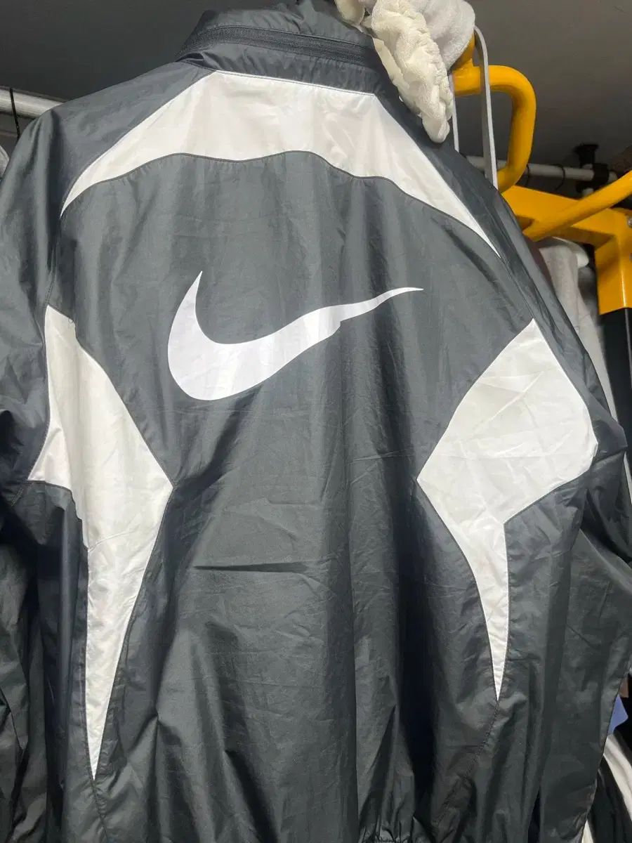 ナイキ リー レペル ウィンドブレーカー 購入 ジャケット ブラック/白