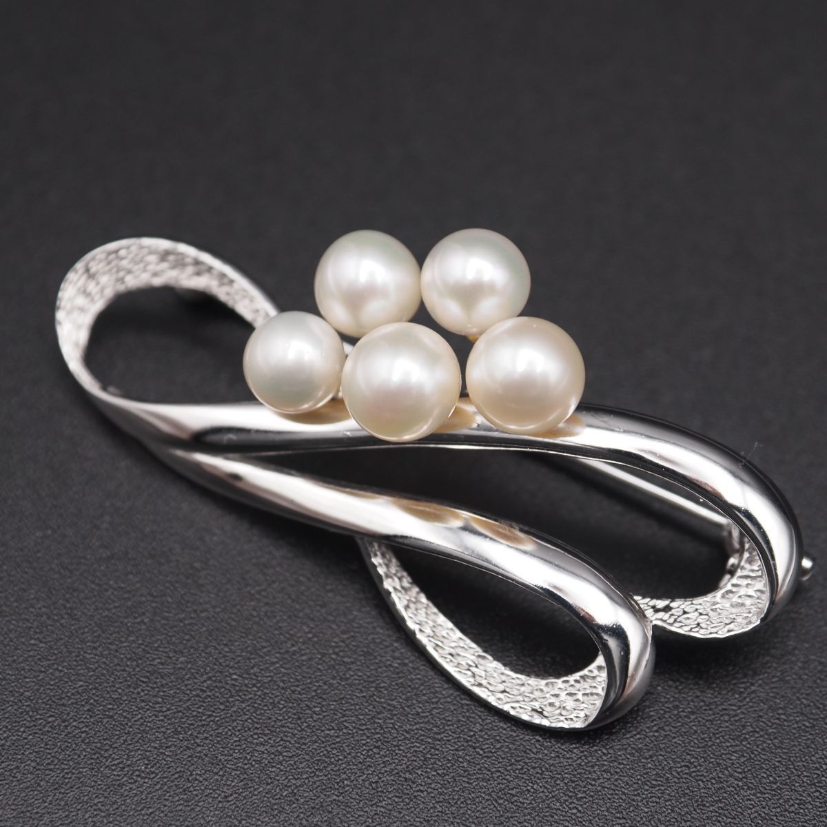 J928 本真珠 5.8-6.6mm5珠 パール SILVER刻印 ブローチ デザイン