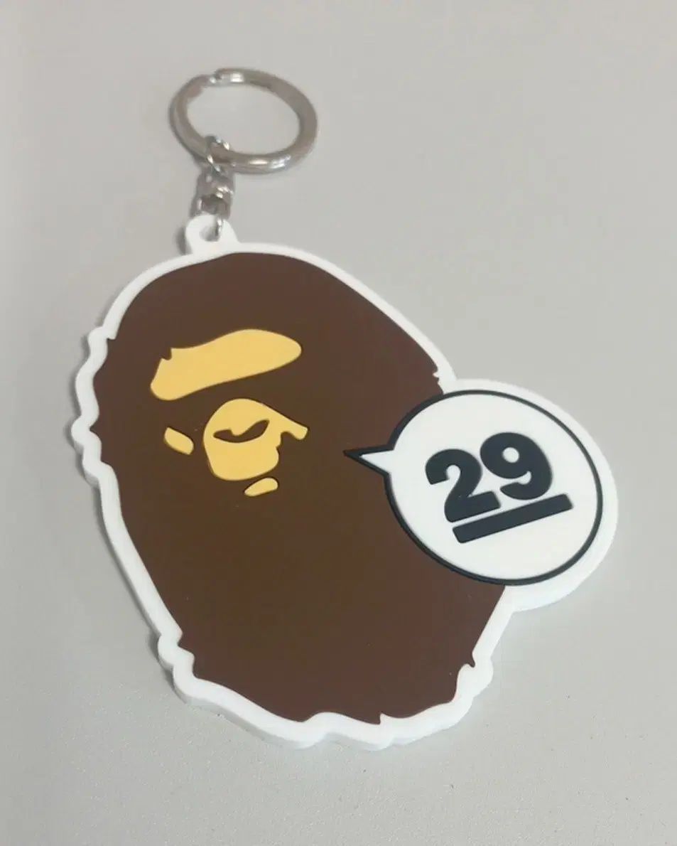 (新品) アベイシングエイプ 29周年 記念 限定 キーホルダー (ステッカー 無料)