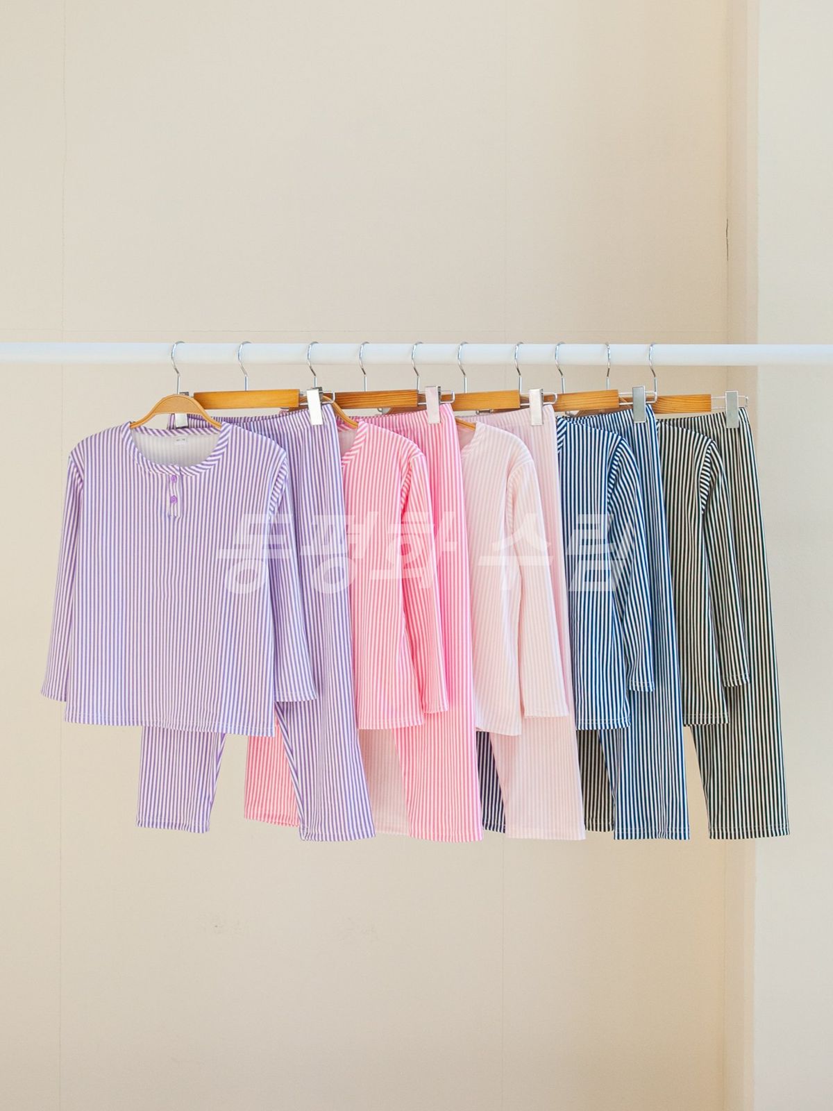 (サイズ別5枚まとめ売り)Kキッズリバーシブル起毛ストライプセット(ルームウェア，パジャマ，パジャマ)