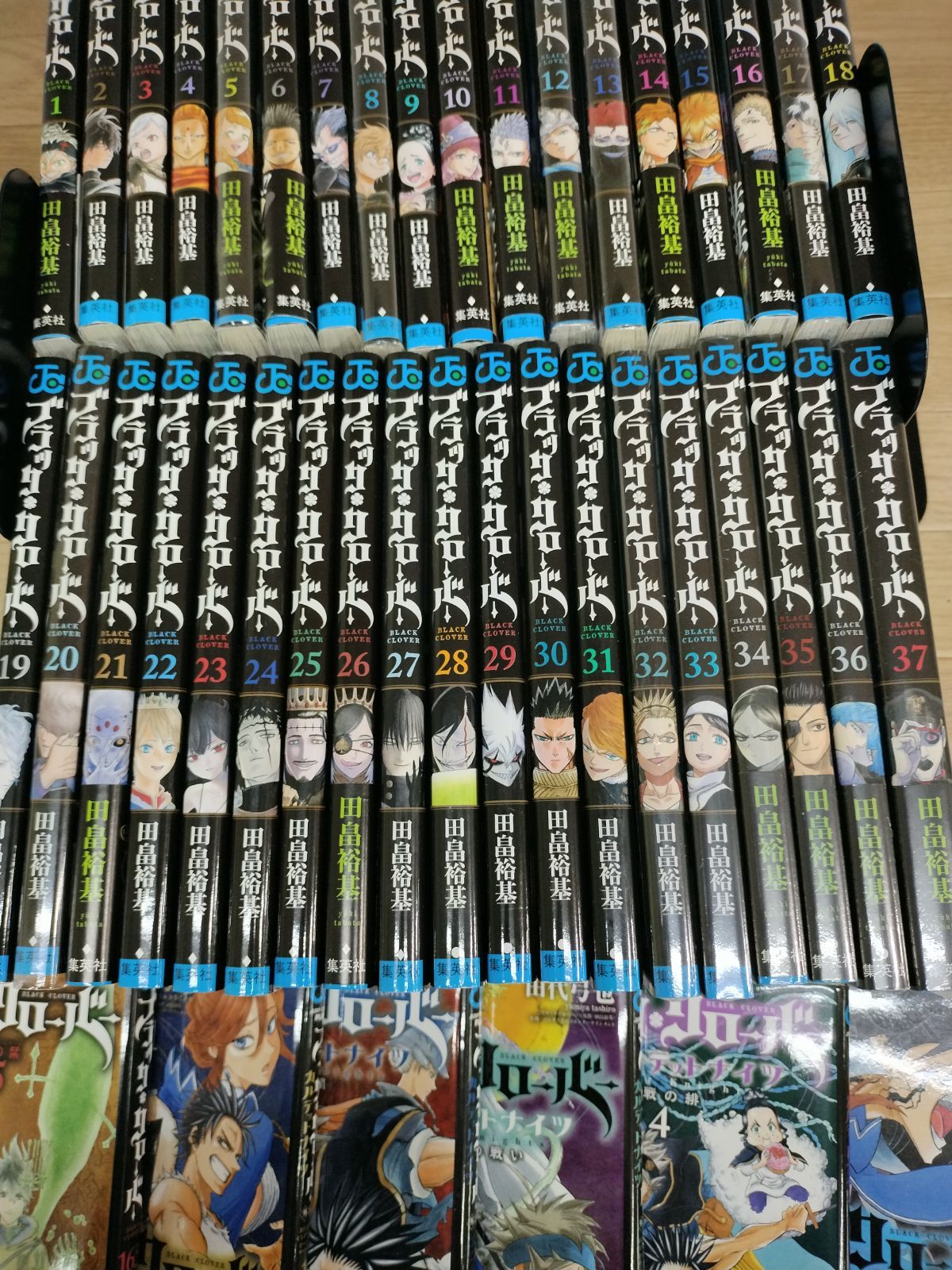 ブラッククローバー 全37巻+外伝等の関連本+ポストカード特典付き