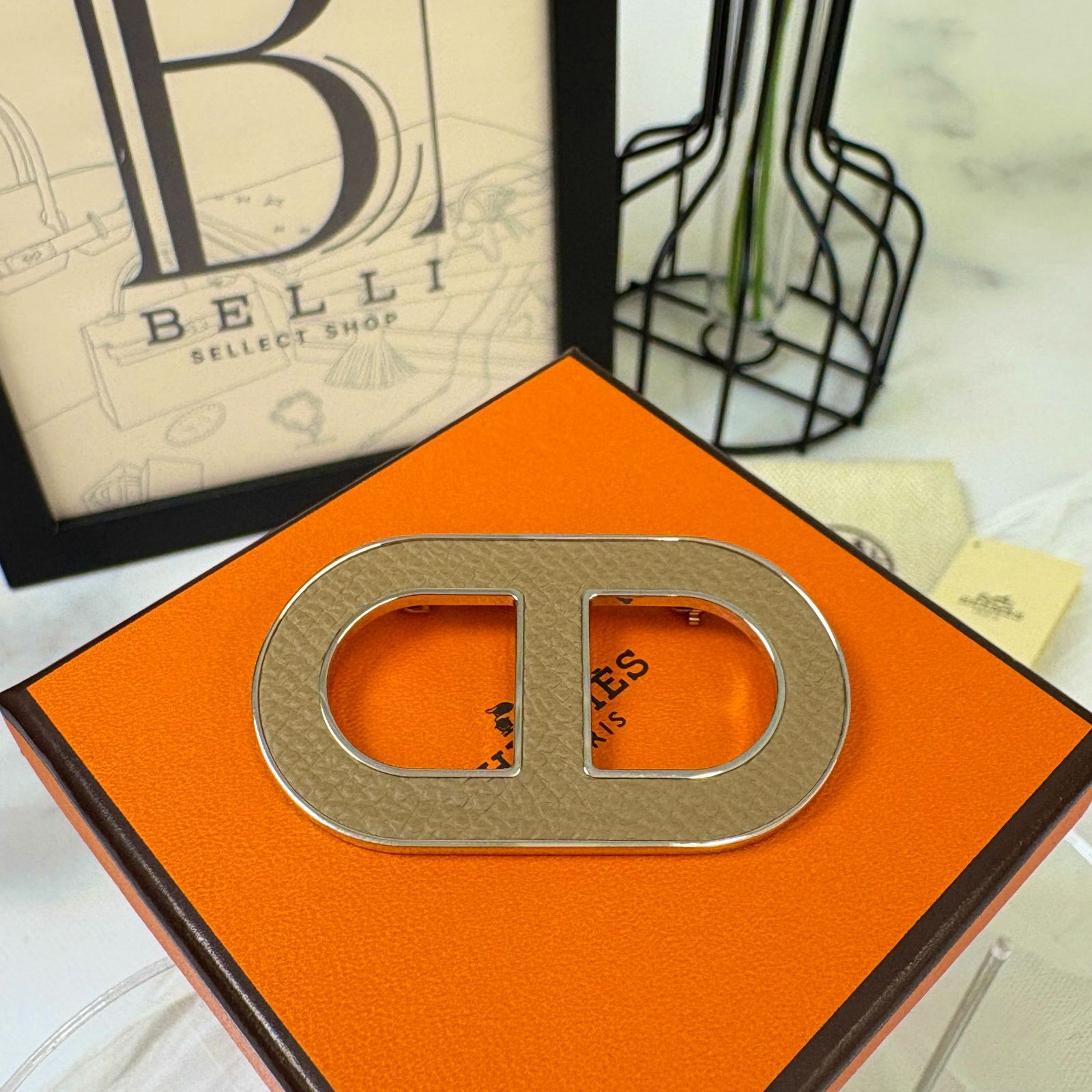 エルメス　ブローチ　シェーンダンクル　オレンジ　ユニセックス　未使用 エルメス ブローチ シェーンダンクル オレンジ ユニセックス 未使用