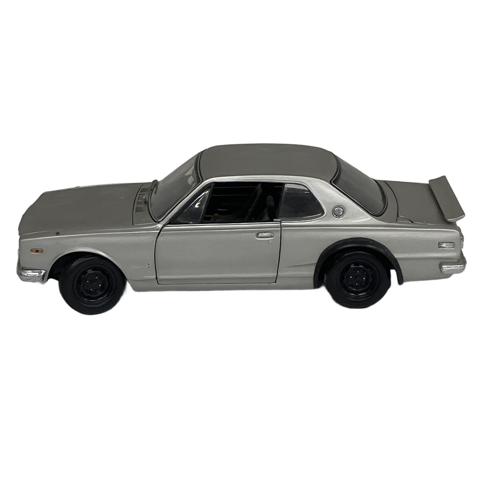 KYOSHO 1/18 日産 スカイライン 2000 GT-R KPGC10 ホワイト 京商