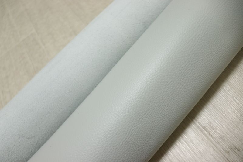 ライトブルー系 220ds クロム革 牛革 国産 レザー シュリンク加工 はぎれ 一枚革 レザークラフト 革 皮 本革 diy 生地 材料