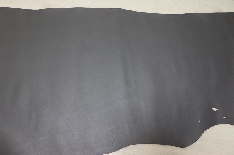 グレー系 160ds クロム革 牛革 国産 レザー 顔料仕上げ はぎれ 一枚革 レザークラフト 革 皮 本革 diy 生地 材料