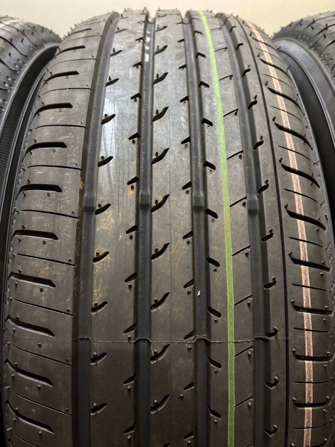 ☆新車外し 225/60R18 YOKOHAMA/ADVAN V03 25年製 夏タイヤ サマー