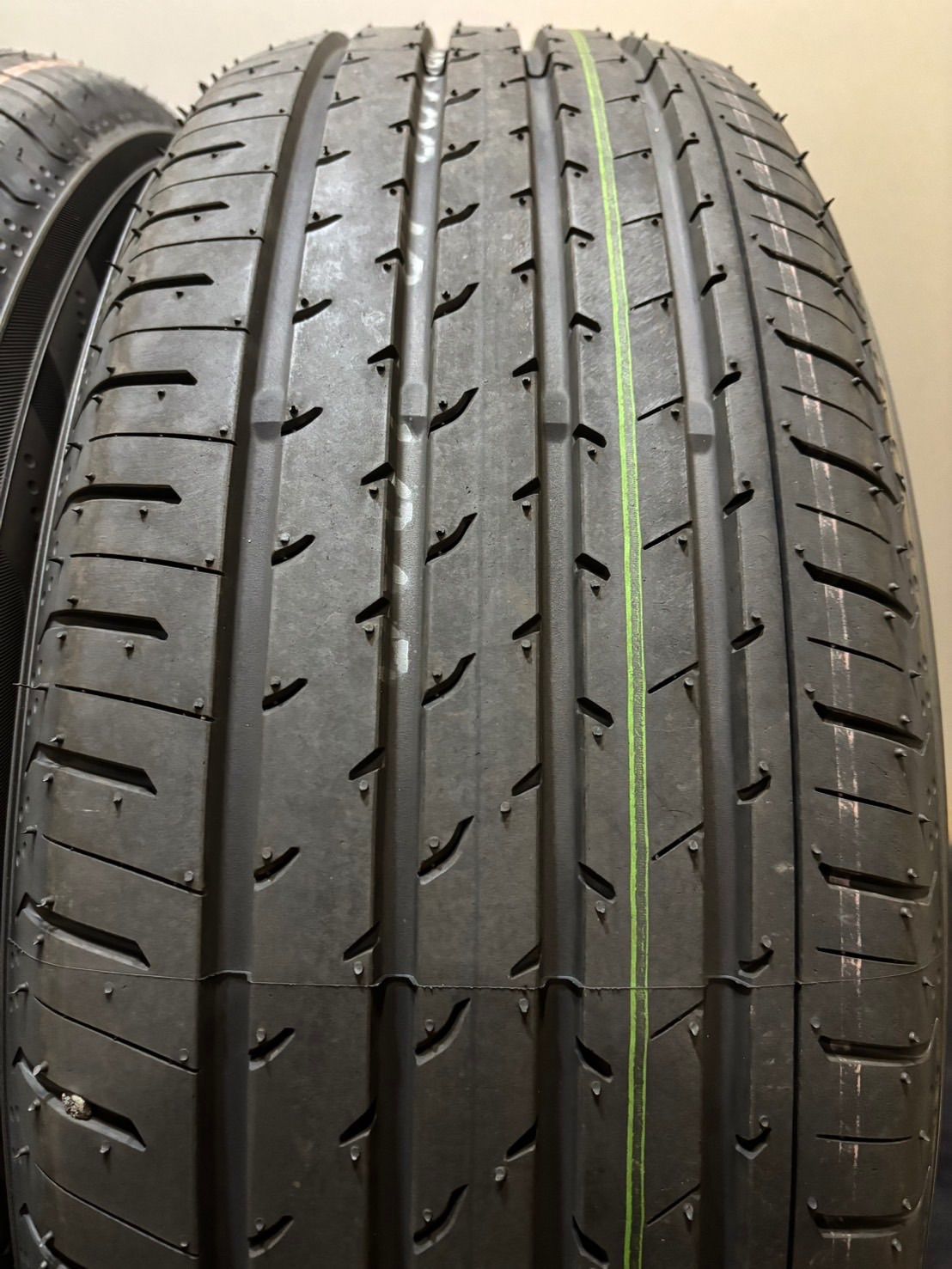 ☆新車外し 225/60R18 YOKOHAMA/ADVAN V03 25年製 夏タイヤ サマー