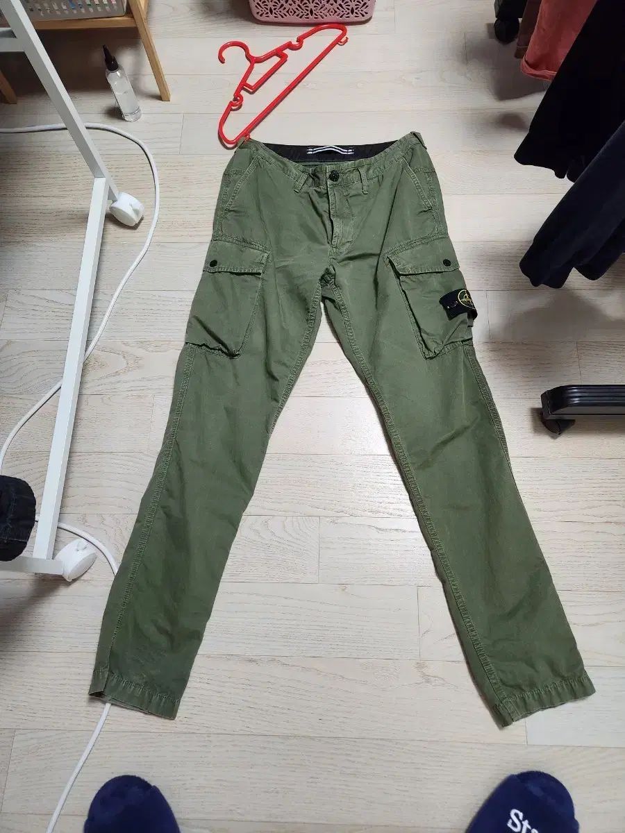 ストーンアイランド　701532104 カーキ　カーゴパンツ　30サイズ ストーンアイランド 701532104 カーキ カーゴパンツ 30サイズ ストーン