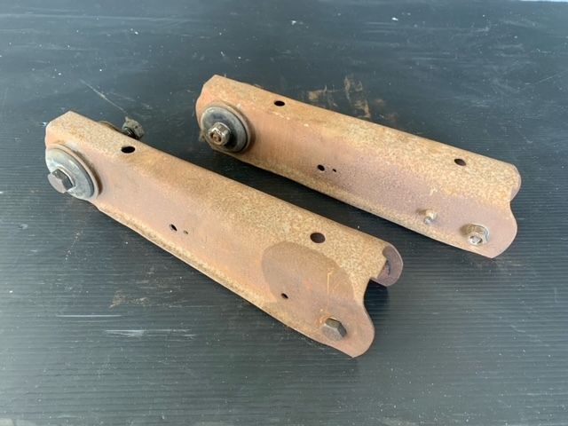 キャデラックブロアム フロントアッパーアーム左右セット キャデラックブロアム フロントアッパーアーム左右セット - メルカリ