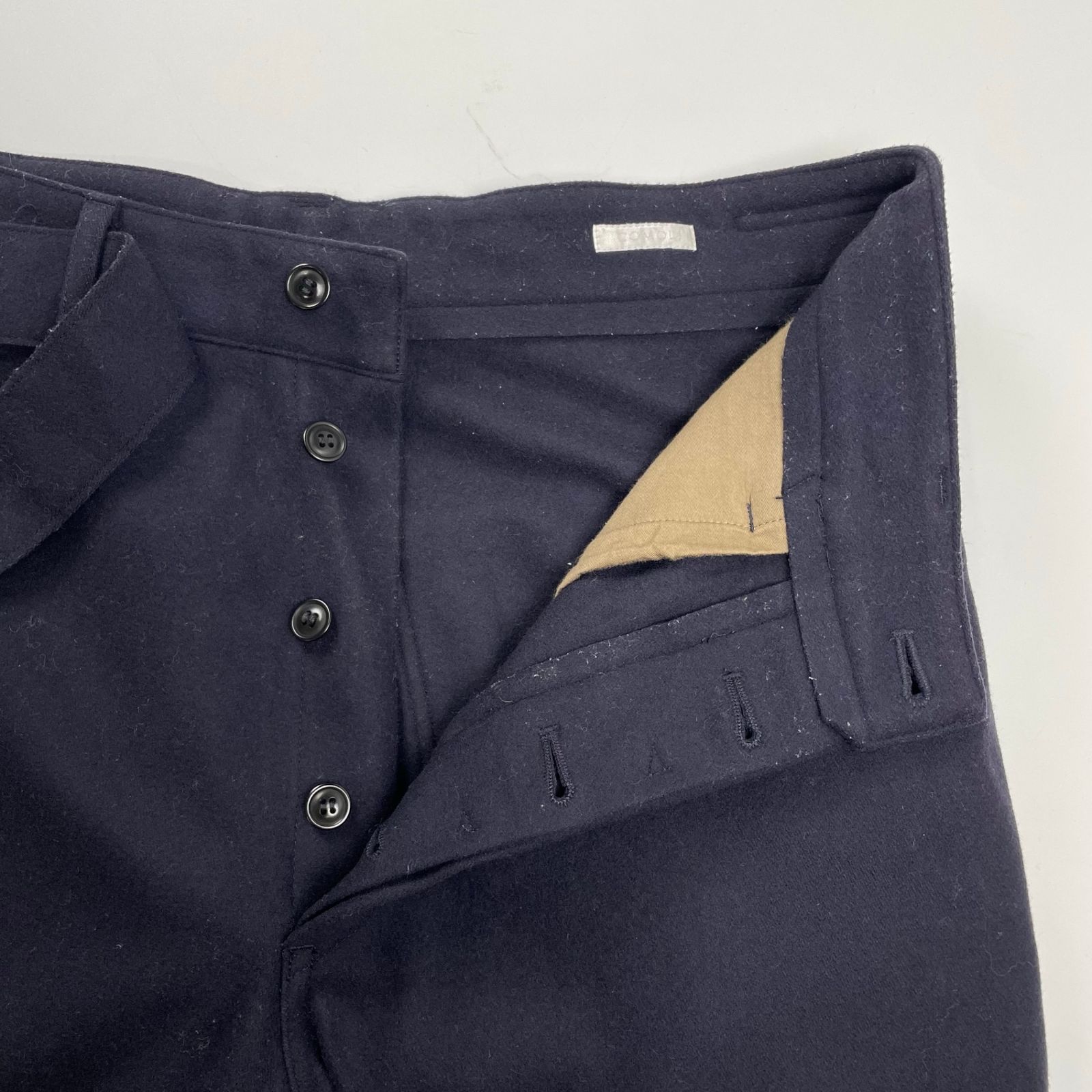 COMOLI コモリ / フェルトンベルテッドパンツ ネイビー 参考定価