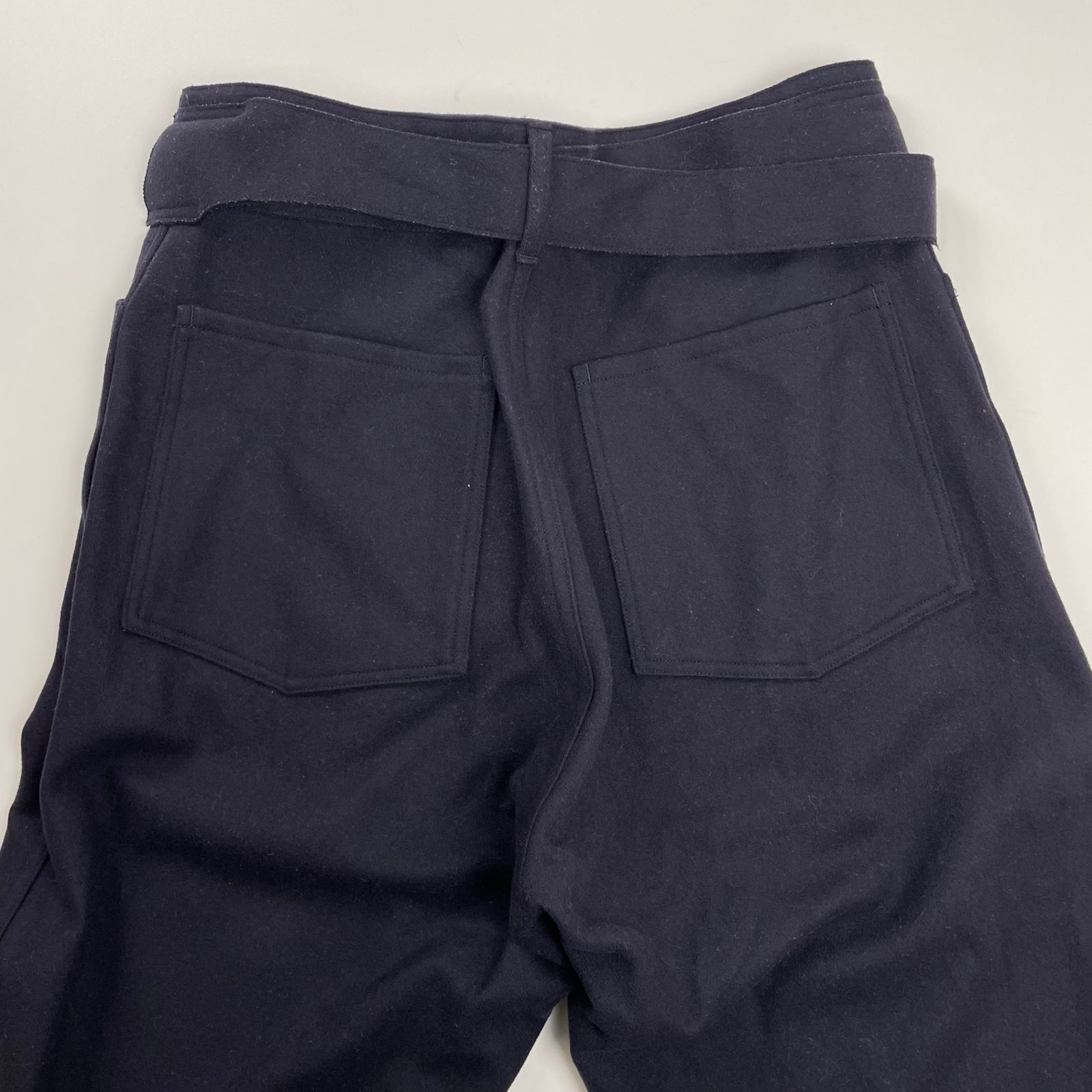 COMOLI コモリ / フェルトンベルテッドパンツ ネイビー 参考定価