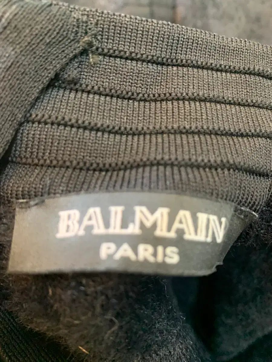 バルマン ブラック ゴールドボタン ニット ONE PIECE - メルカリ