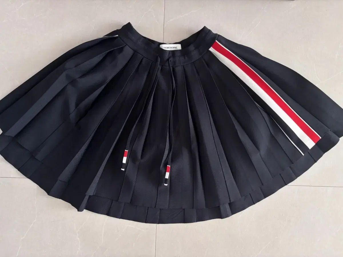 トム・ブラウン ネイビー プリーツ ミニスカート 百貨店購入 - メルカリ