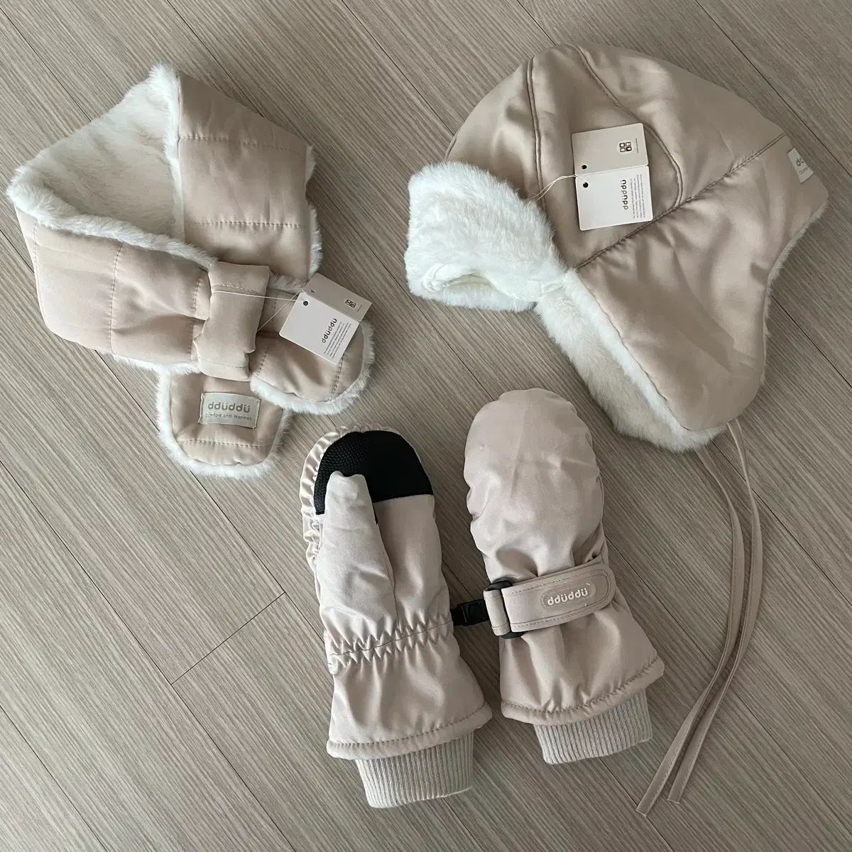 뚜뚜アート 冬用手袋・帽子・マフラーset (新品)