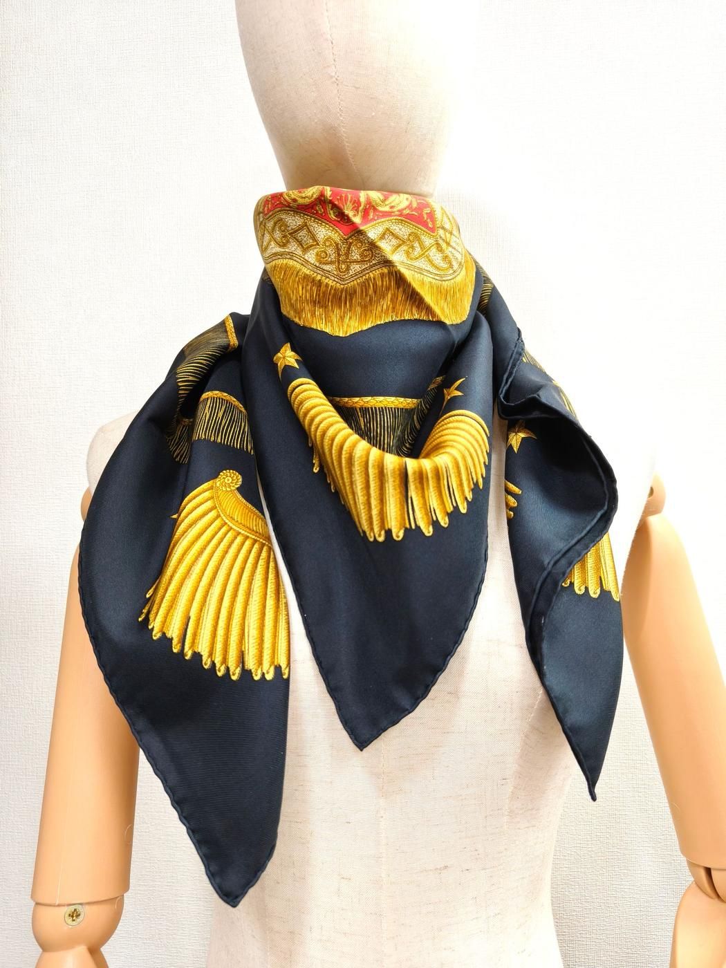 HERMES エルメス カレ90 Poste et Cavalerie サーベル飾り袋 シルク