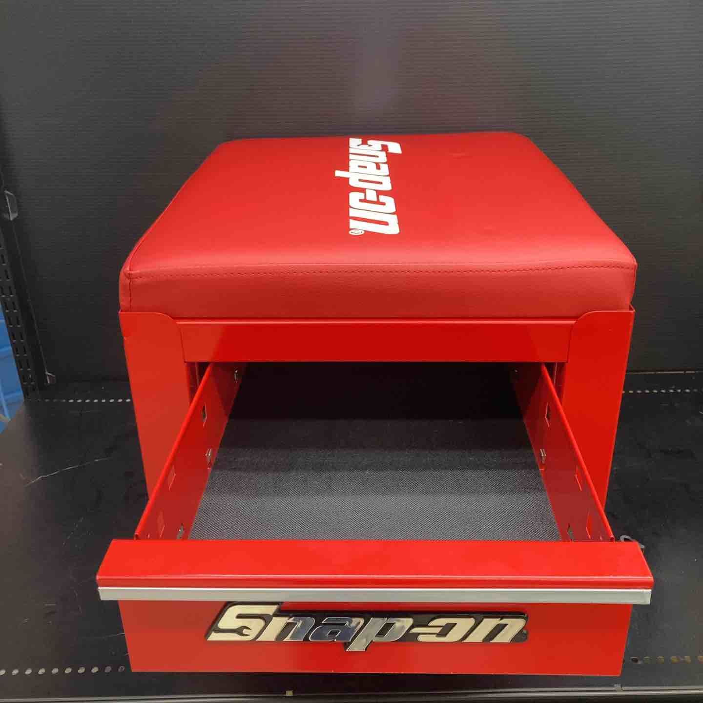 スナップオン 新品 シートクリーパー型 工具箱 レッド 作業用 椅子 