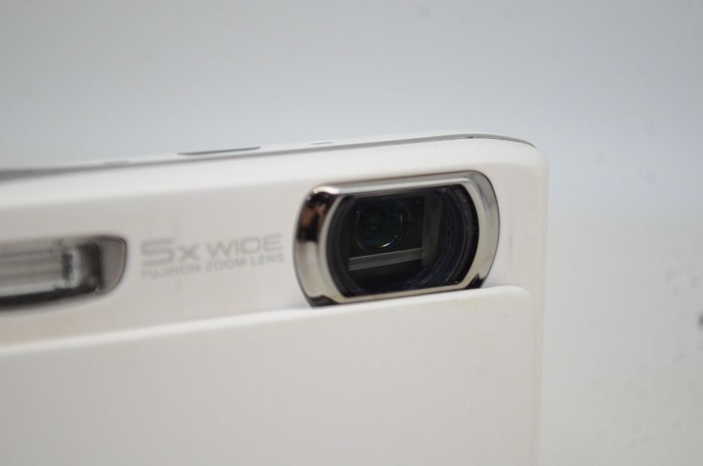 デジカメ　FUJIFILM FINEPIX Z900EXR ホワイト Amazon | FUJIFILM デジタルカメラ FinePix Z900 EXR ホワイト FX