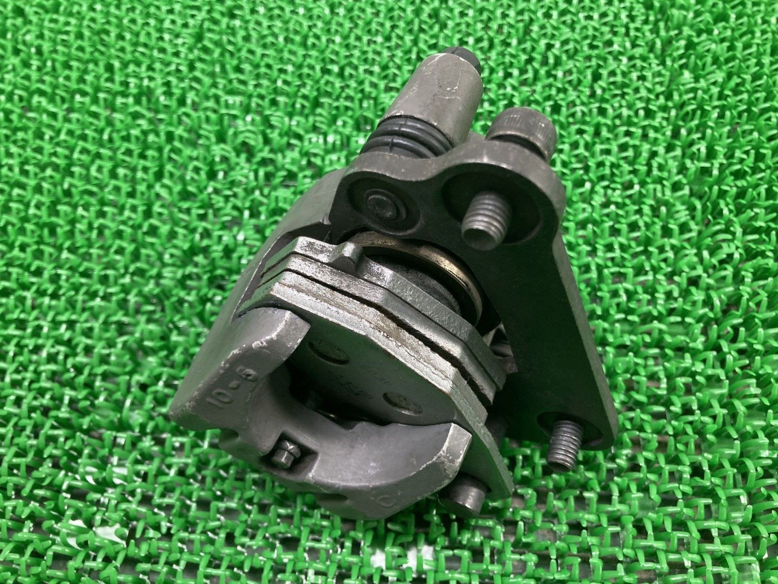 ZRX400 リアブレーキキャリパー 1572 カワサキ 純正 中古 バイク 部品