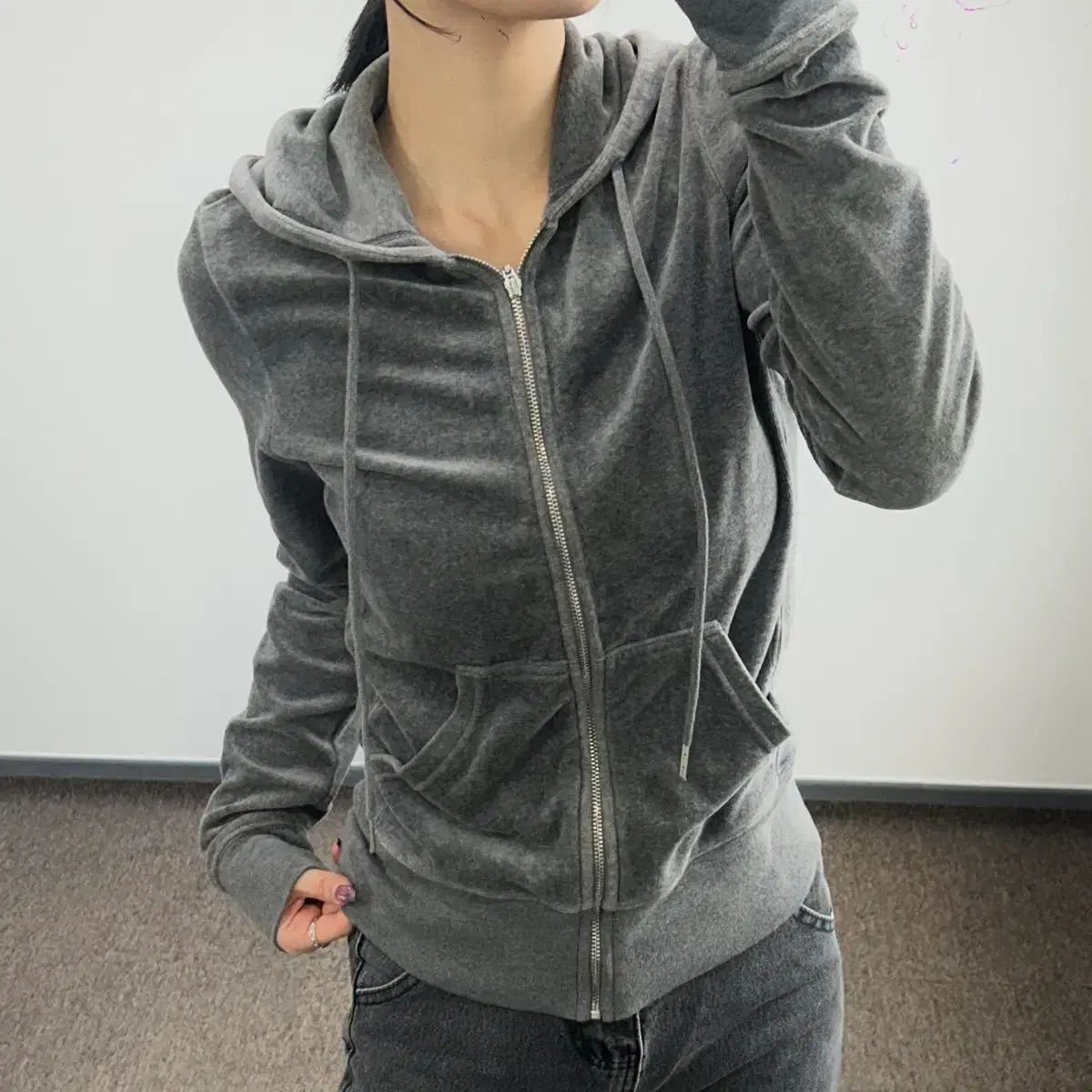 JUICY COUTURE ジューシークチュール グレー ツアーベルベット バッグ