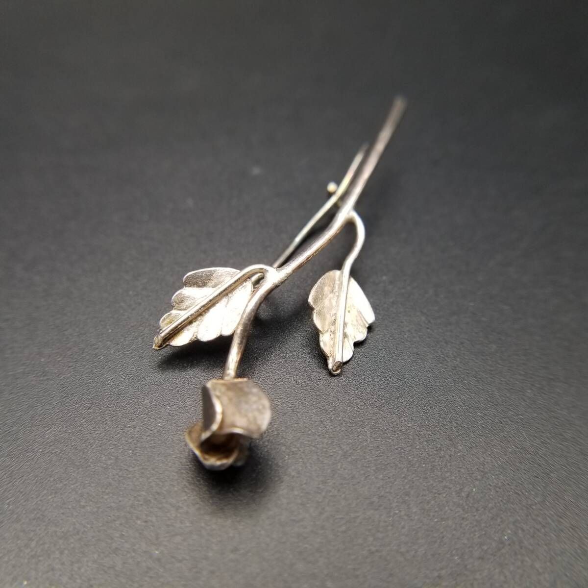 シルバー チューリップ フラワー モチーフ 一輪 キュート アンティーク