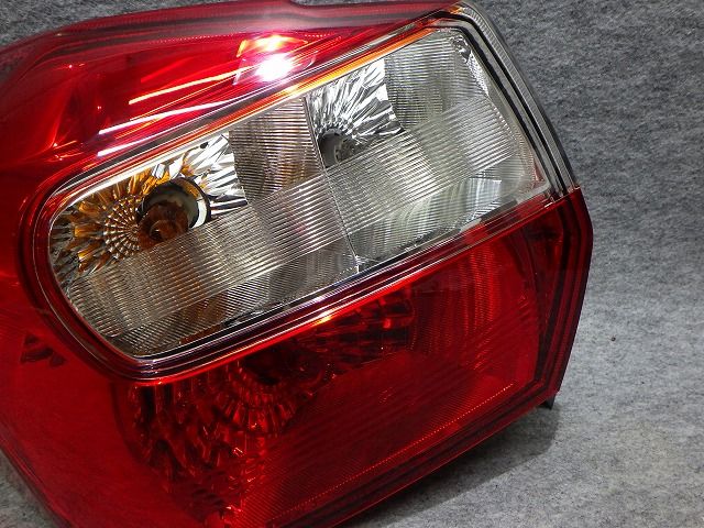 インプレッサ 左テール GP FAM924-01 84912-FJ050 スバル 251219043