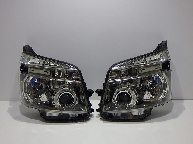 70系 ヴォクシー ヘッドライト左右 HID ZRR70/75 前期 28-203 V9 81145