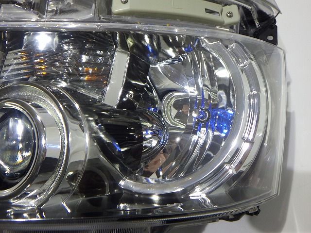 70系 ヴォクシー ヘッドライト左右 HID ZRR70/75 前期 28-203 V9 81145