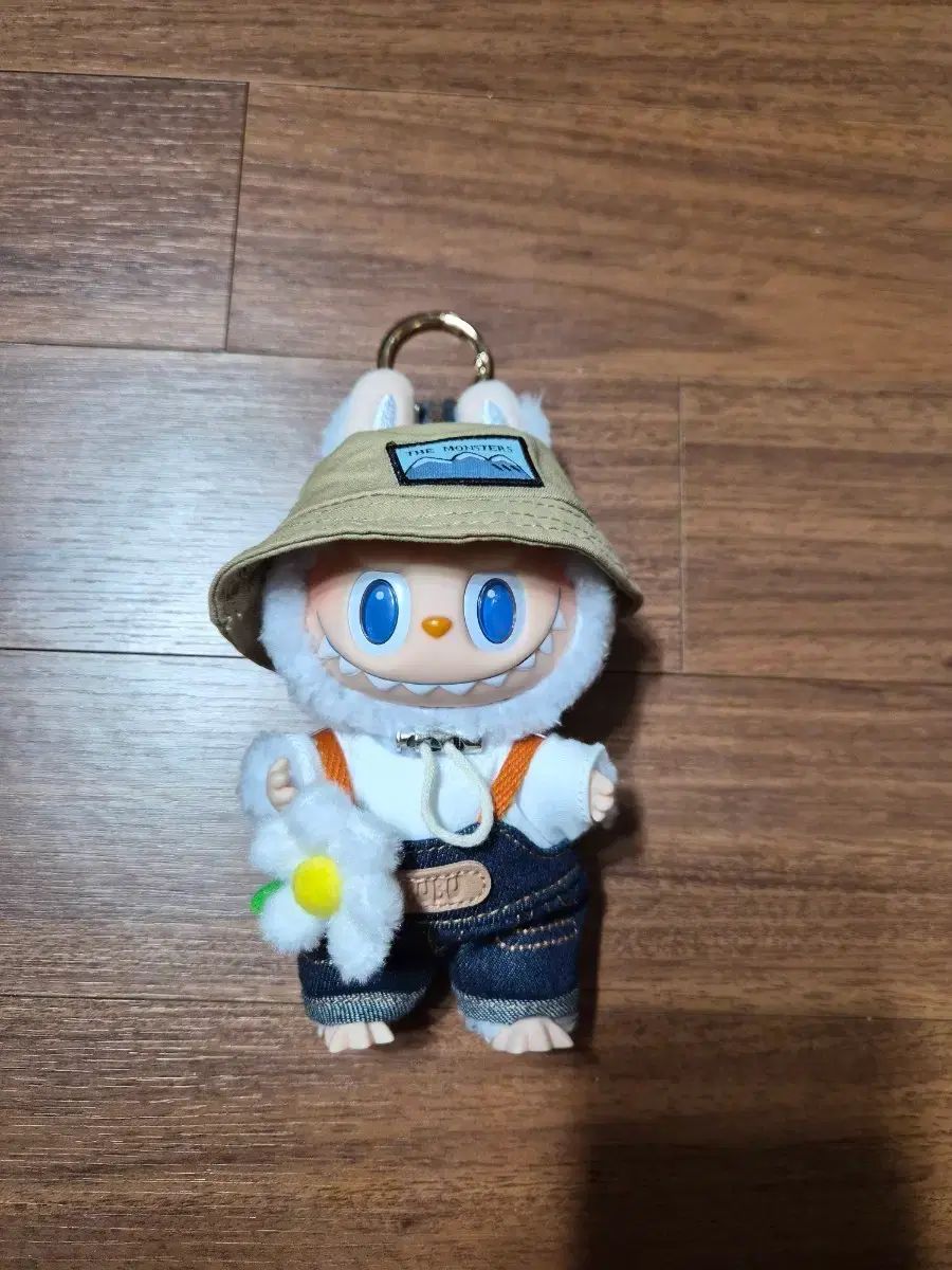 【100%新品，人気セール】 ポップマート 春に咲くラブブ 新商品 キーホルダー・キーリング
