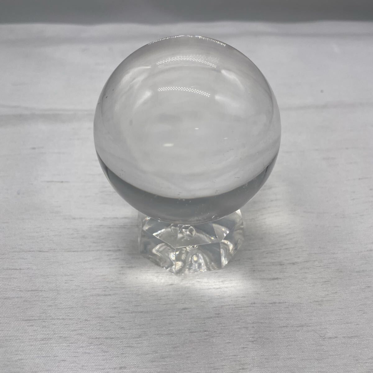 天然水晶 丸玉 直径約6cm 台座付き クリスタルボール 浄化・インテリア