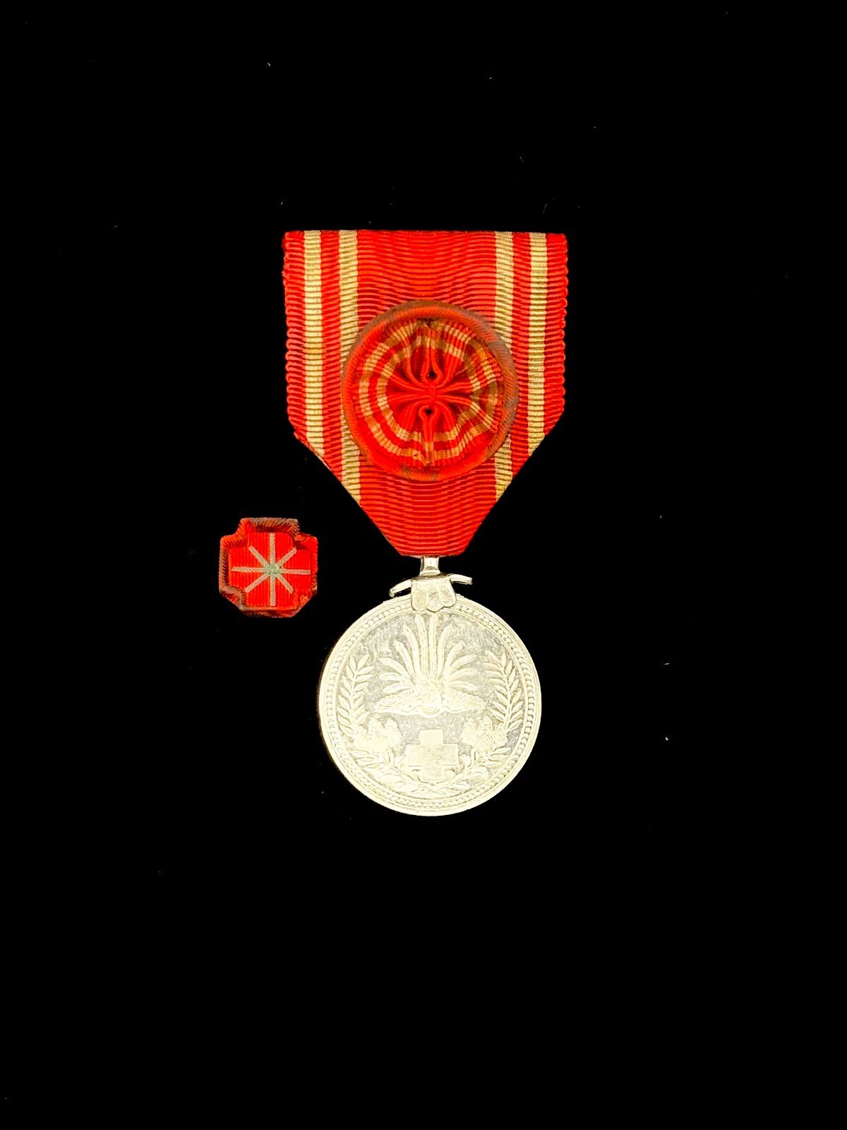 箱付】日本赤十字社 男銀色特別社員章 メダル 勲章 記章 - メルカリ