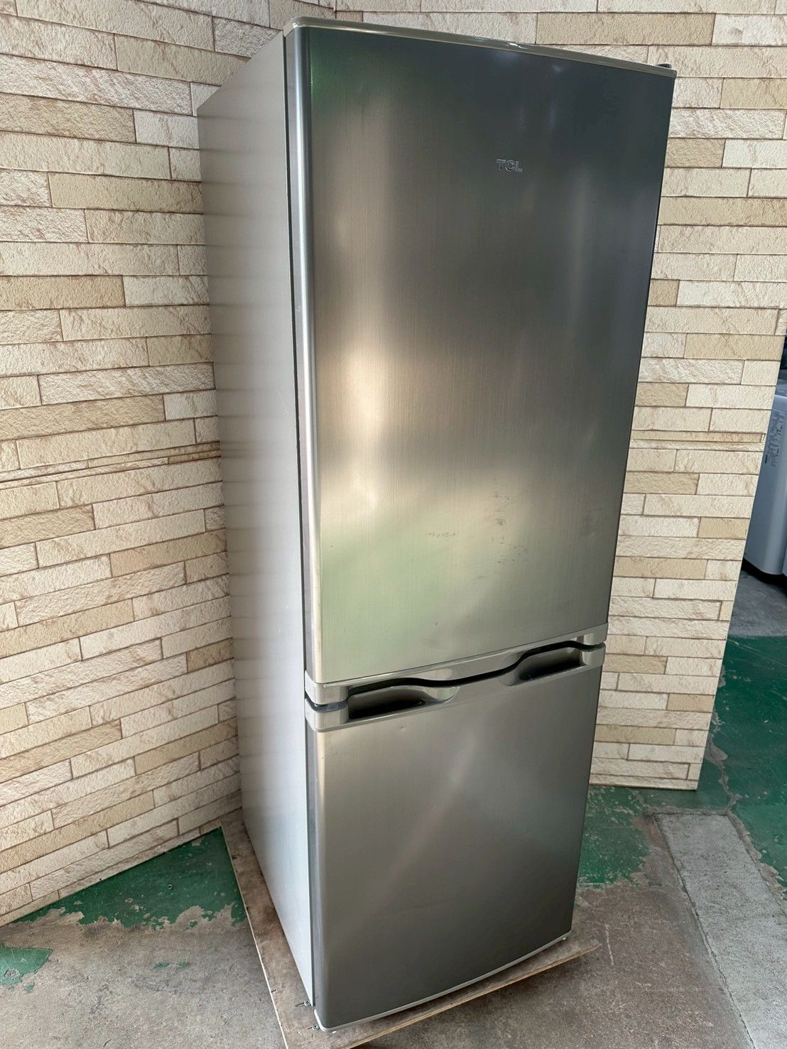大阪送料無料★3か月保障付き★冷蔵庫★2023年★F173BFN★IR-1076 大阪送料無料☆3か月保障付き☆冷蔵庫☆TCL☆2ドア☆2023年☆F173BFN