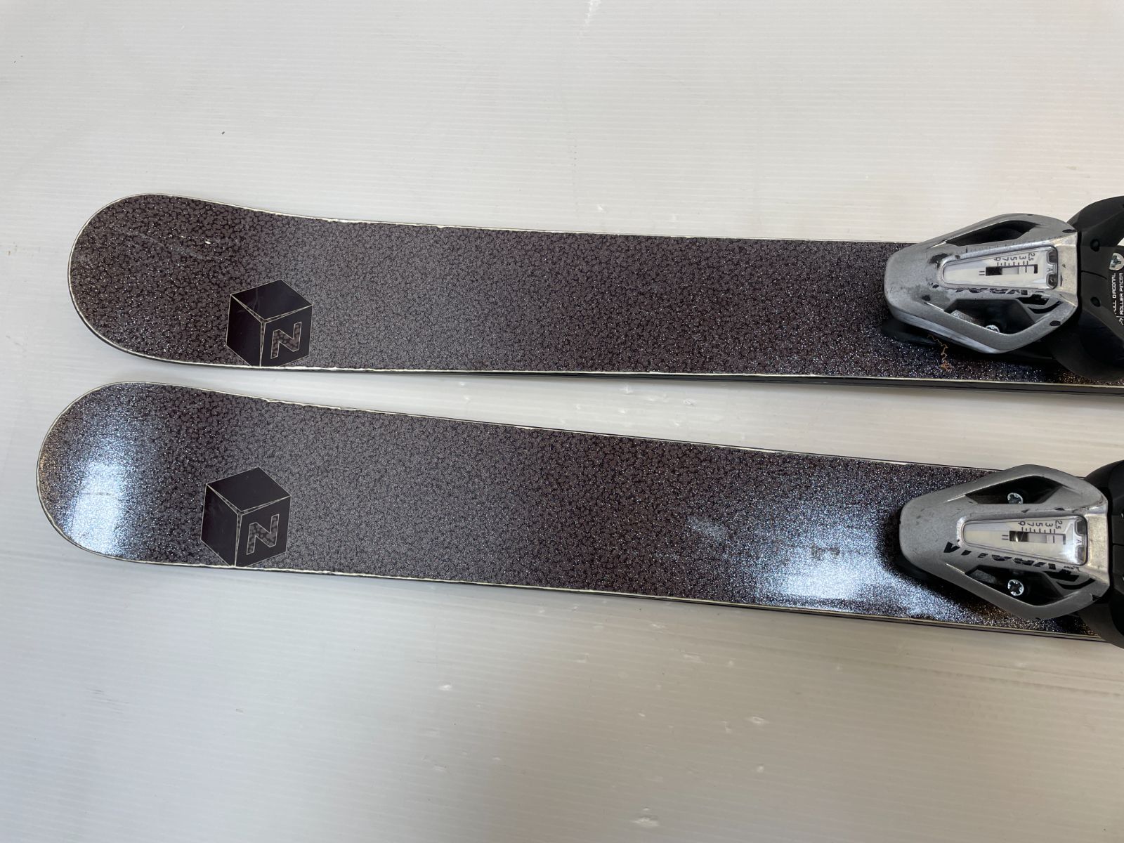 ◇ スキー ZUMA COLORFLAGE CAMBER 135 cm ミッドスキー ツインチップ