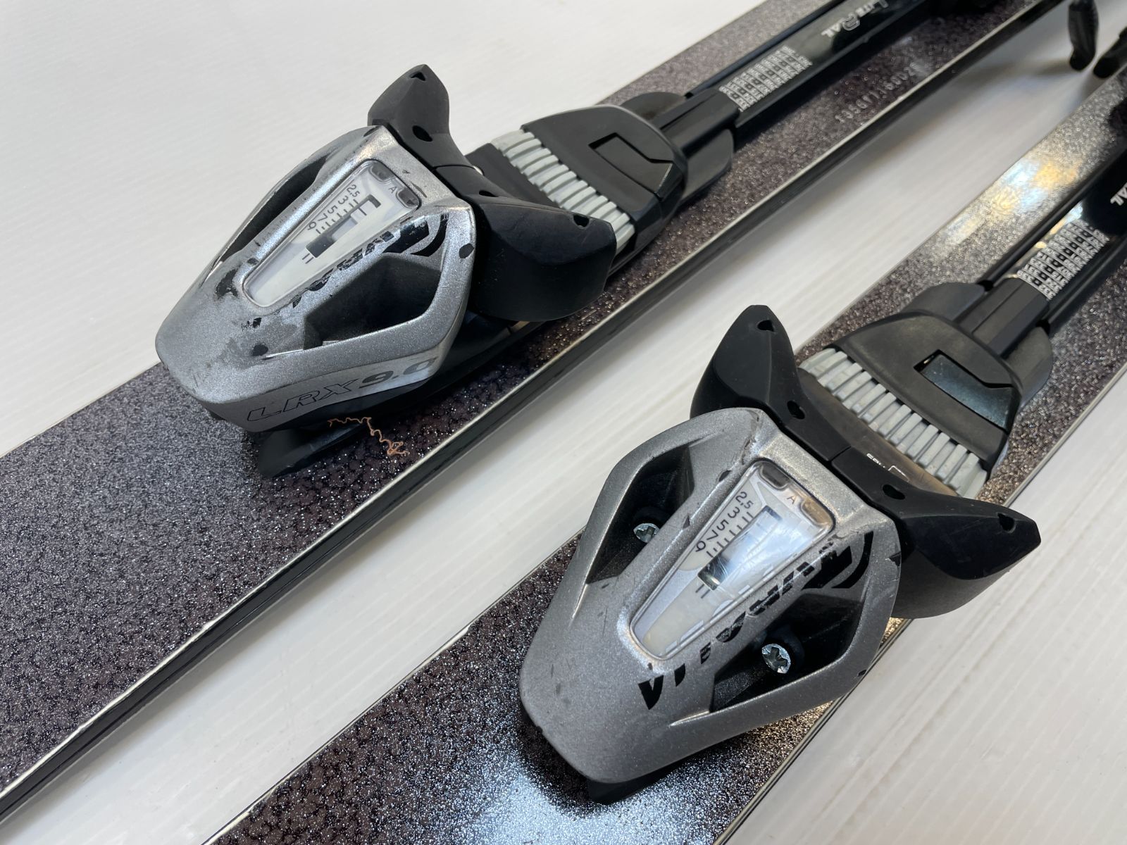 ◇ スキー ZUMA COLORFLAGE CAMBER 135 cm ミッドスキー ツインチップ