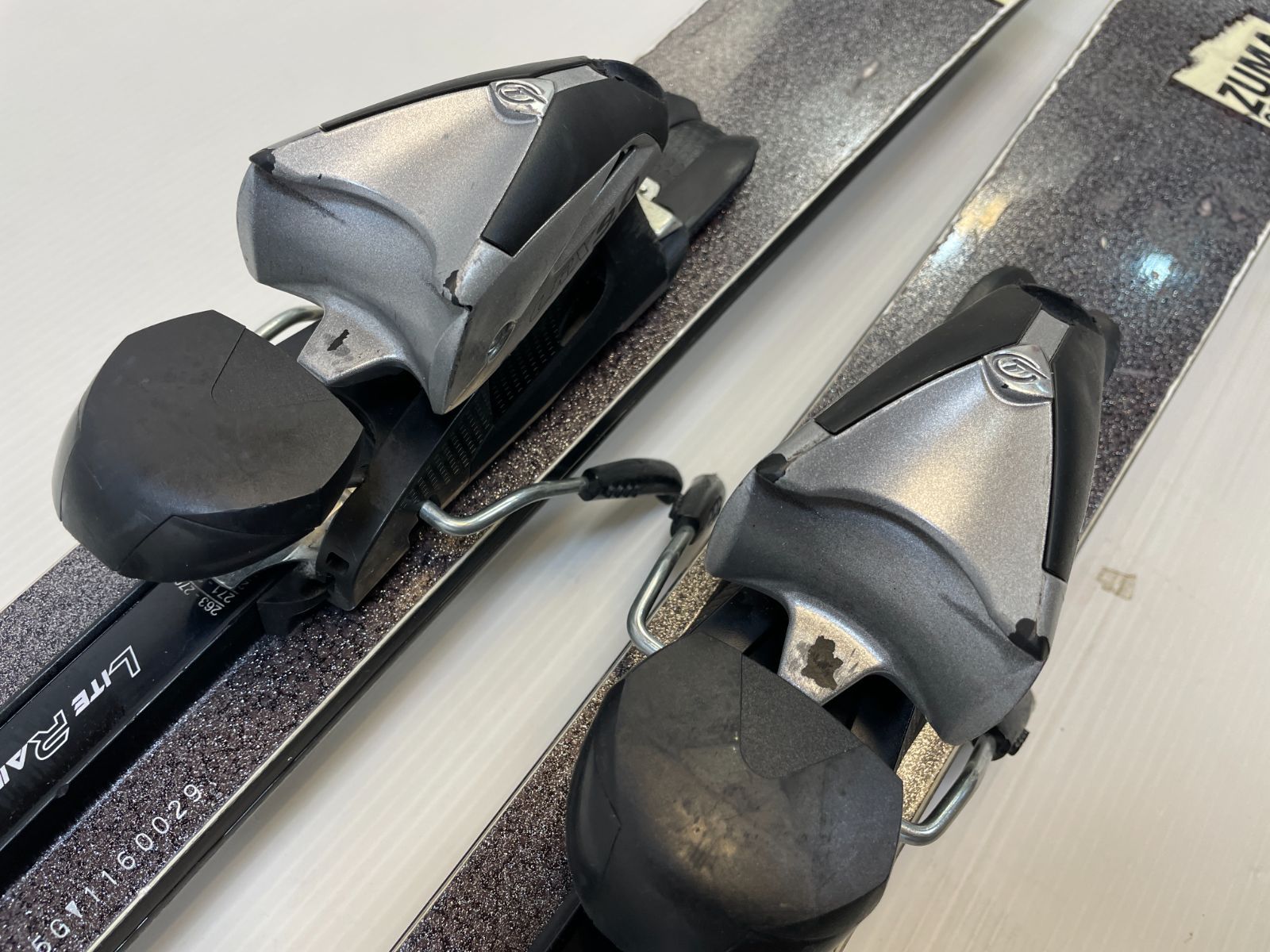 ◇ スキー ZUMA COLORFLAGE CAMBER 135 cm ミッドスキー ツインチップ