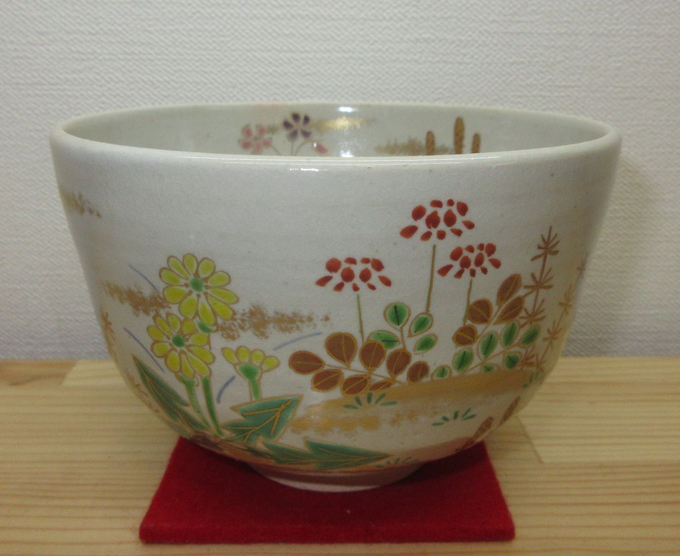 逢絢亭・新品】茶道具 茶碗 杣山焼 色絵 春草の図 杣山契月 共箱入り