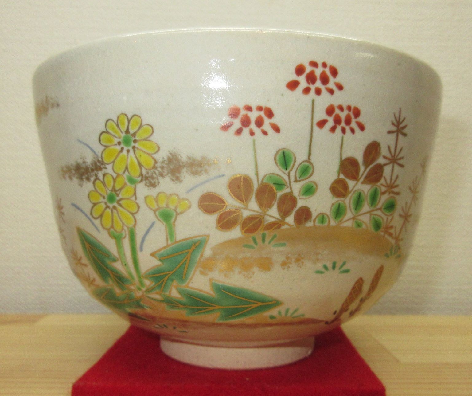 送料込【逢絢亭・新品】茶道具 茶碗 杣山焼 色絵 春草の図 杣山契月 共箱入り 逢絢亭・新品】茶道具 茶碗 杣山焼 色絵 春草の図 杣山契月 共箱入り